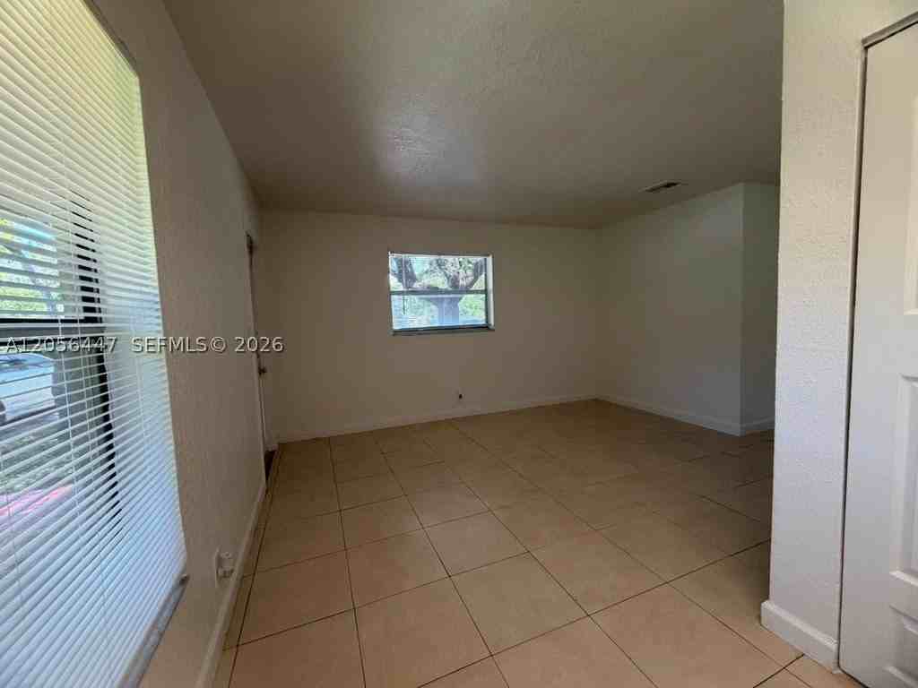 919 Nw 2nd Ave #1 - Photo 3 of 44
