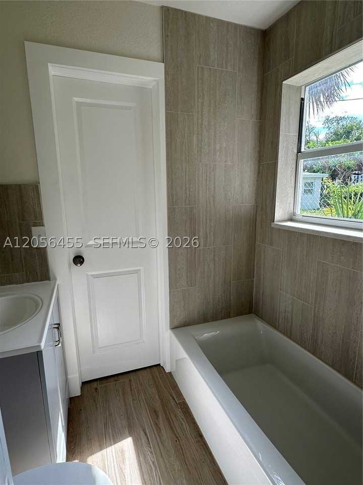 1048 Avenue E #3 - Photo 3 of 10