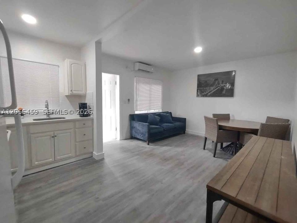 635 Sw 16th Ave #2 - Photo 4 of 6
