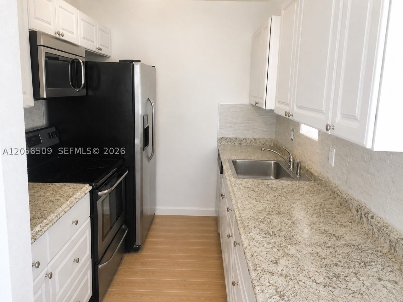 3300 Sw 32nd Ave - Photo 4 of 14