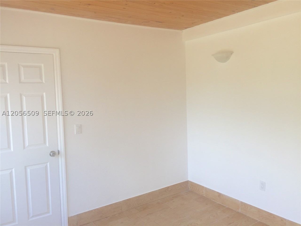 3300 Sw 32nd Ave - Photo 6 of 14