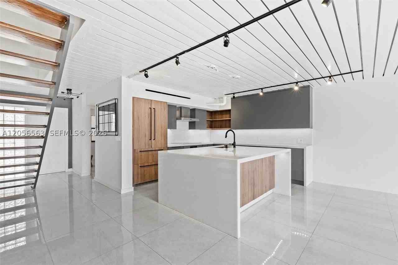 11328 Nw 14th Ct - Photo 4 of 25