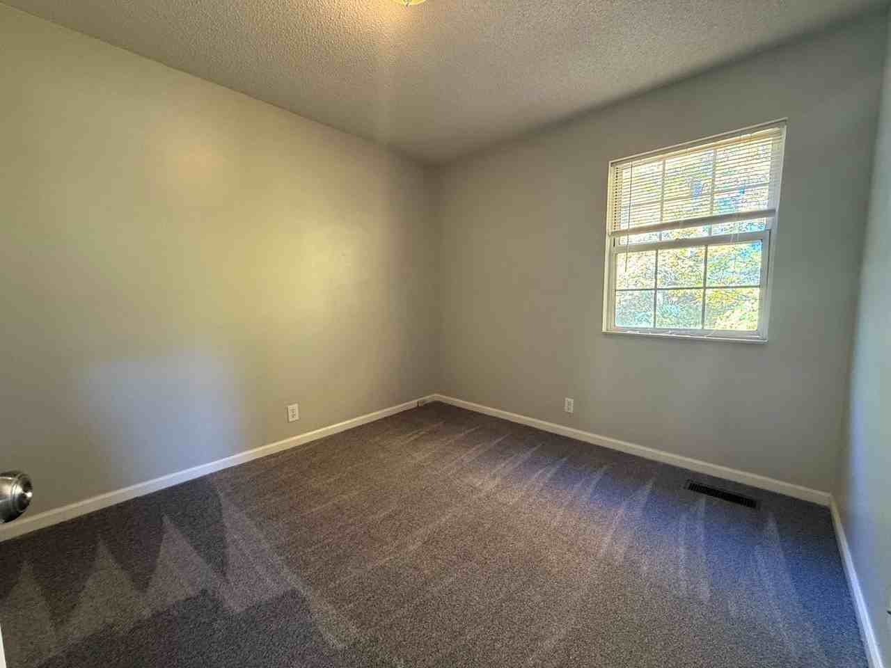1628 Hunters Branch Rd - Photo 4 of 30