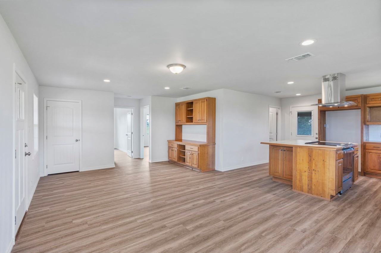 241 Hebert Camp Rd - Photo 5 of 17