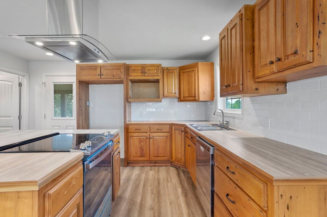 241 Hebert Camp Rd - Photo 7 of 17