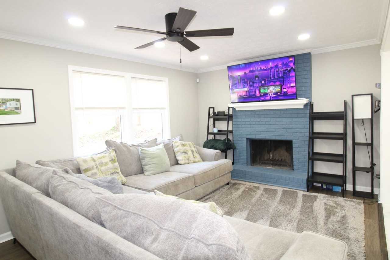 3367 Oak Dr - Photo 2 of 36