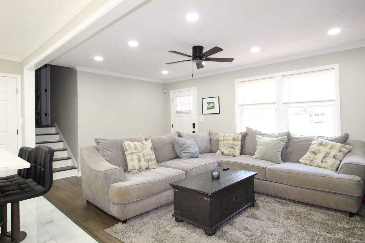 3367 Oak Dr - Photo 4 of 36
