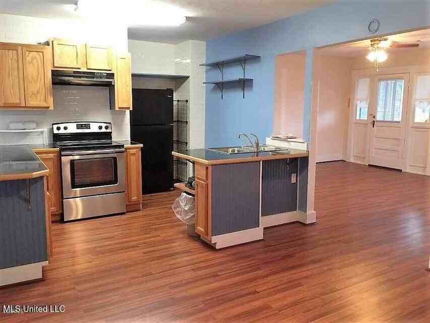 108 N Burke Ave - Photo 2 of 9