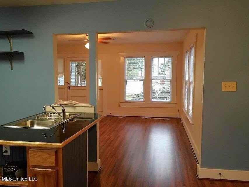 108 N Burke Ave - Photo 4 of 9