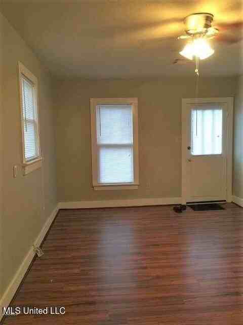 108 N Burke Ave - Photo 7 of 9