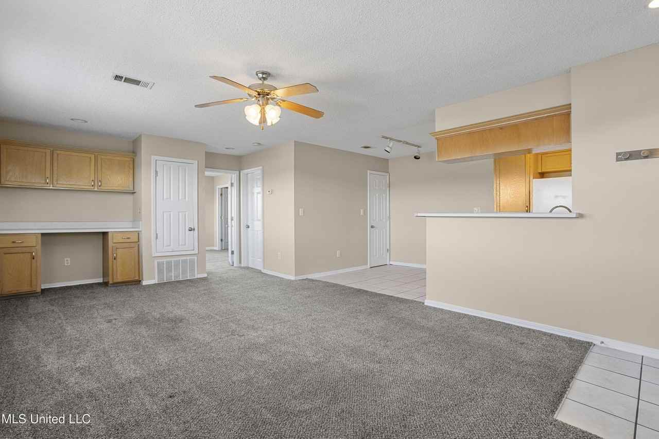 3230 Cumberland Rd Apt 208 - Photo 3 of 36