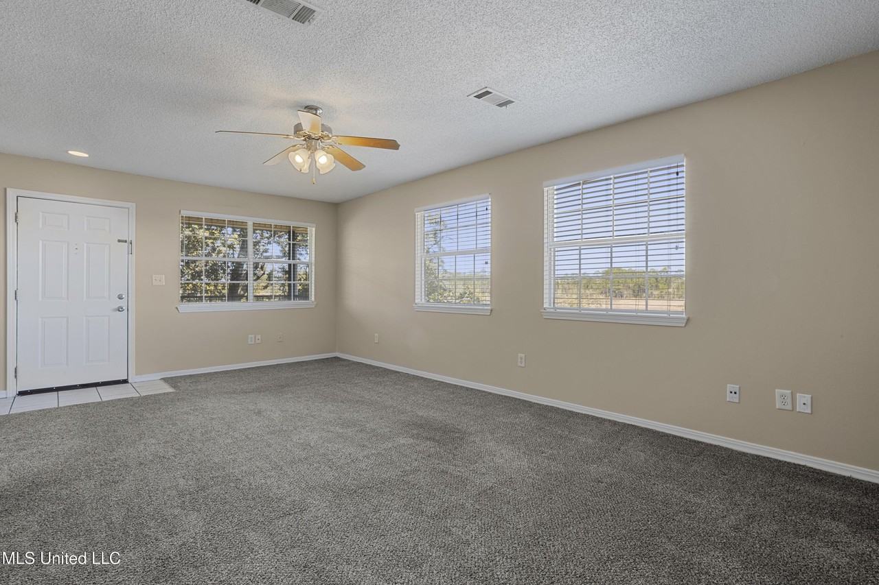 3230 Cumberland Rd Apt 208 - Photo 4 of 36