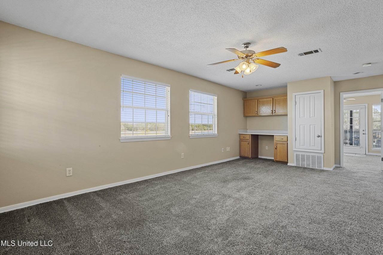 3230 Cumberland Rd Apt 208 - Photo 5 of 36