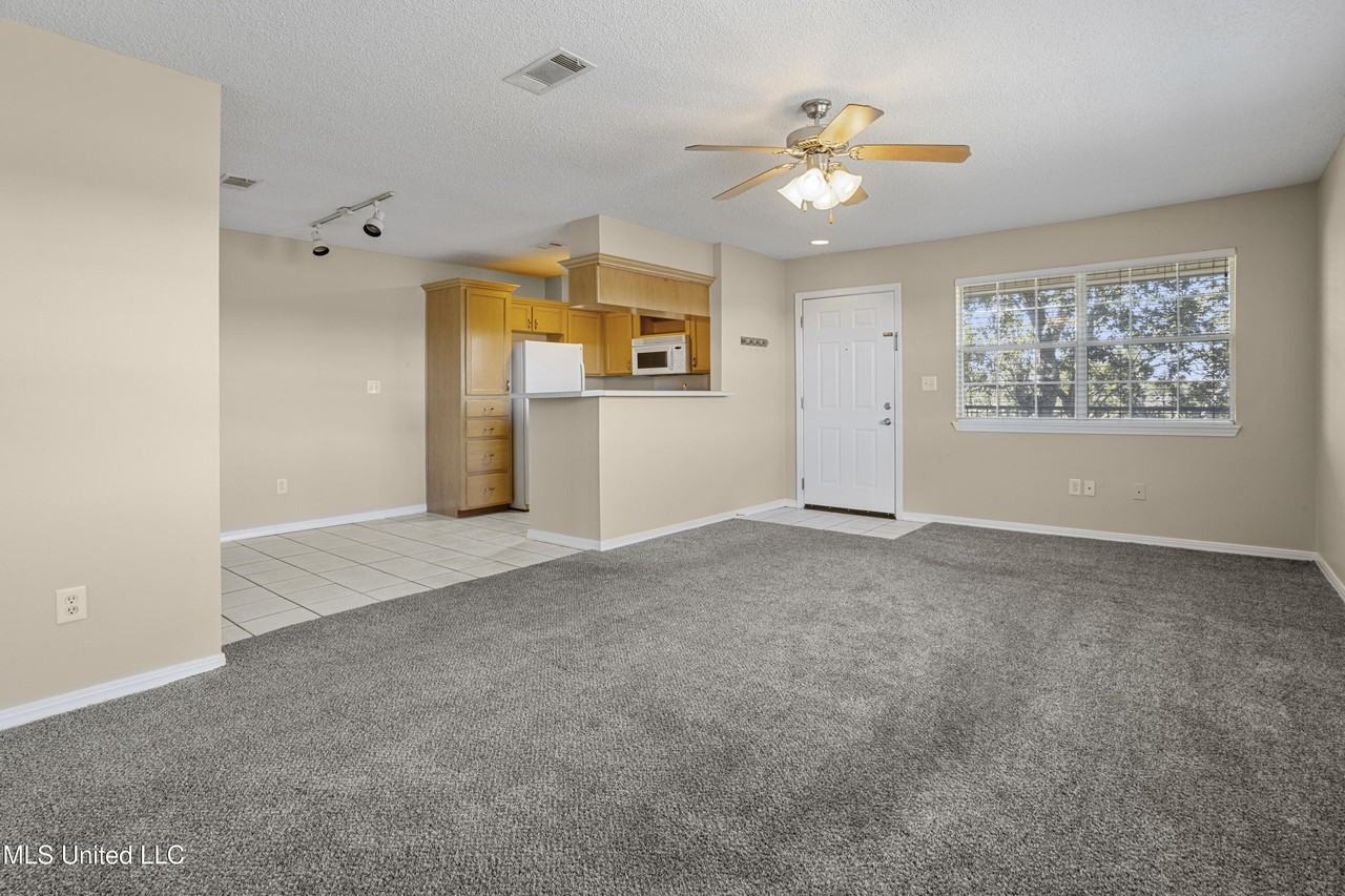 3230 Cumberland Rd Apt 208 - Photo 7 of 36
