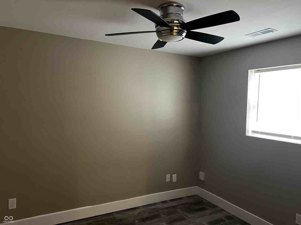 330 W 40th St - Photo 4 of 21
