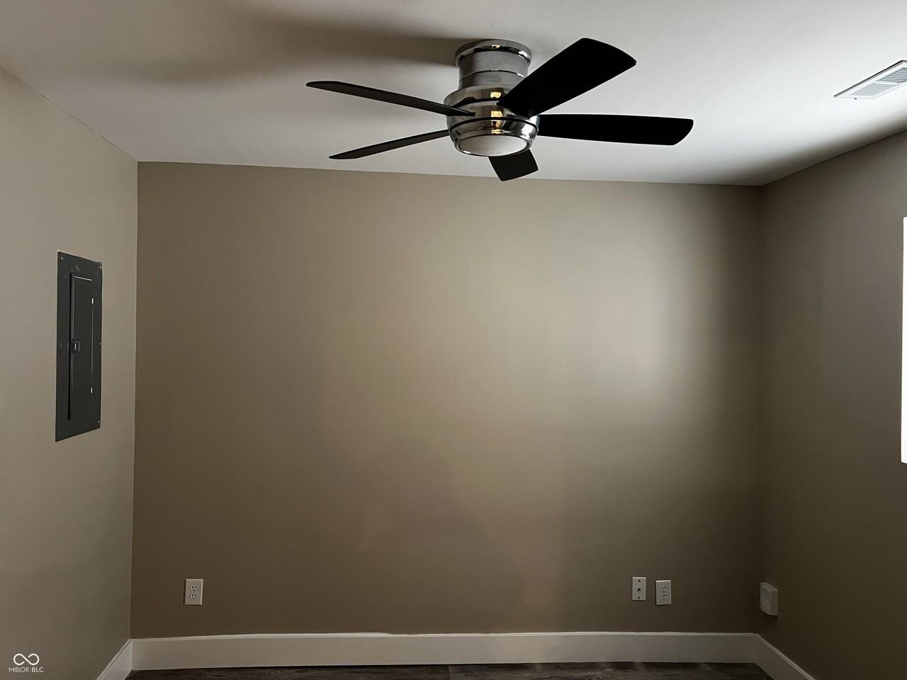 330 W 40th St - Photo 5 of 21
