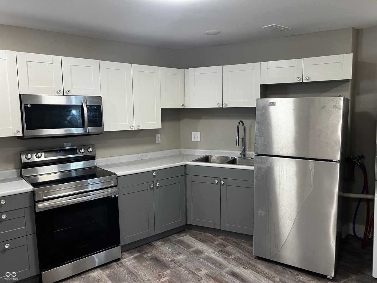 330 W 40th St - Photo 7 of 21