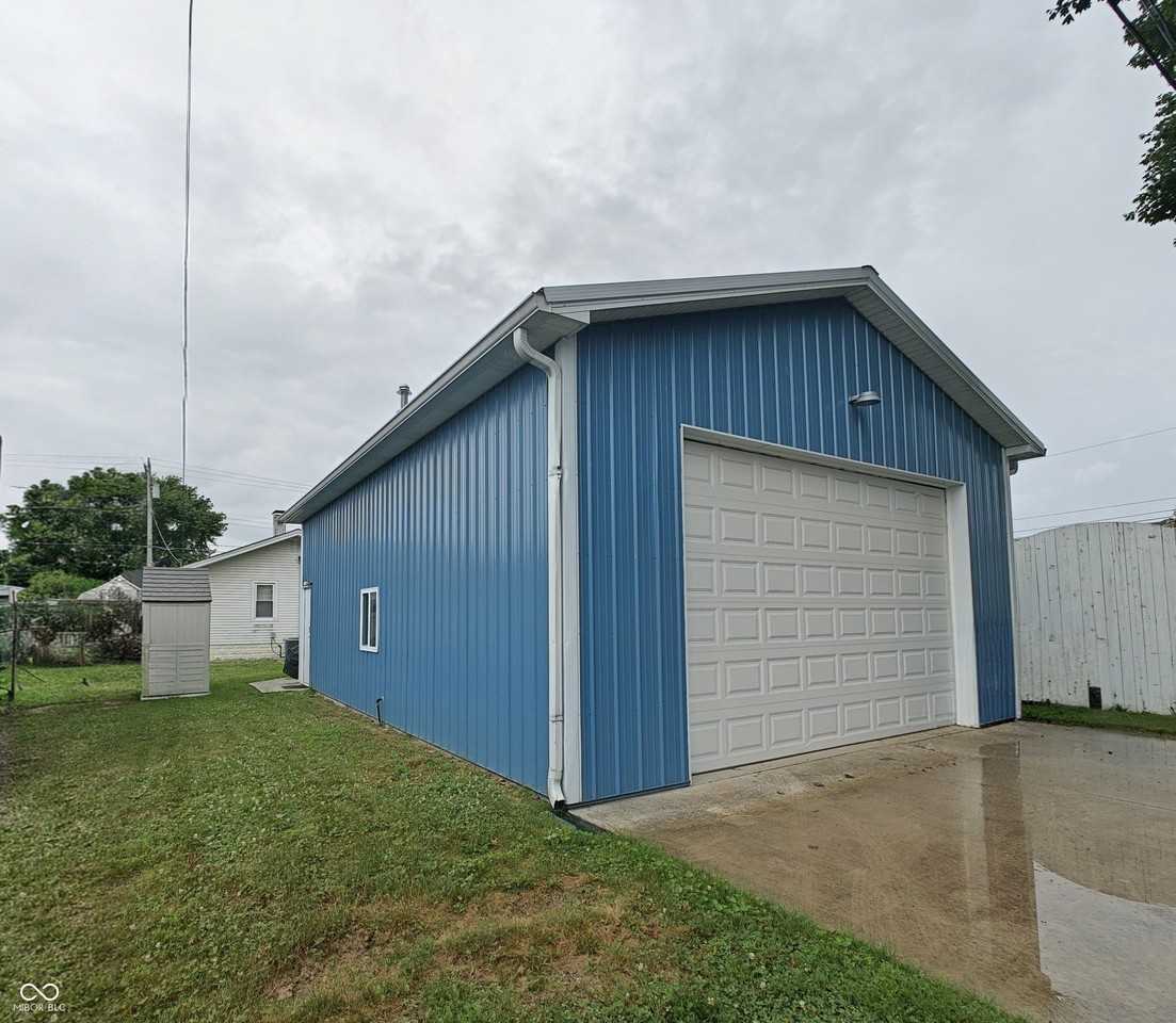 1110 Meridian St - Photo 2 of 12