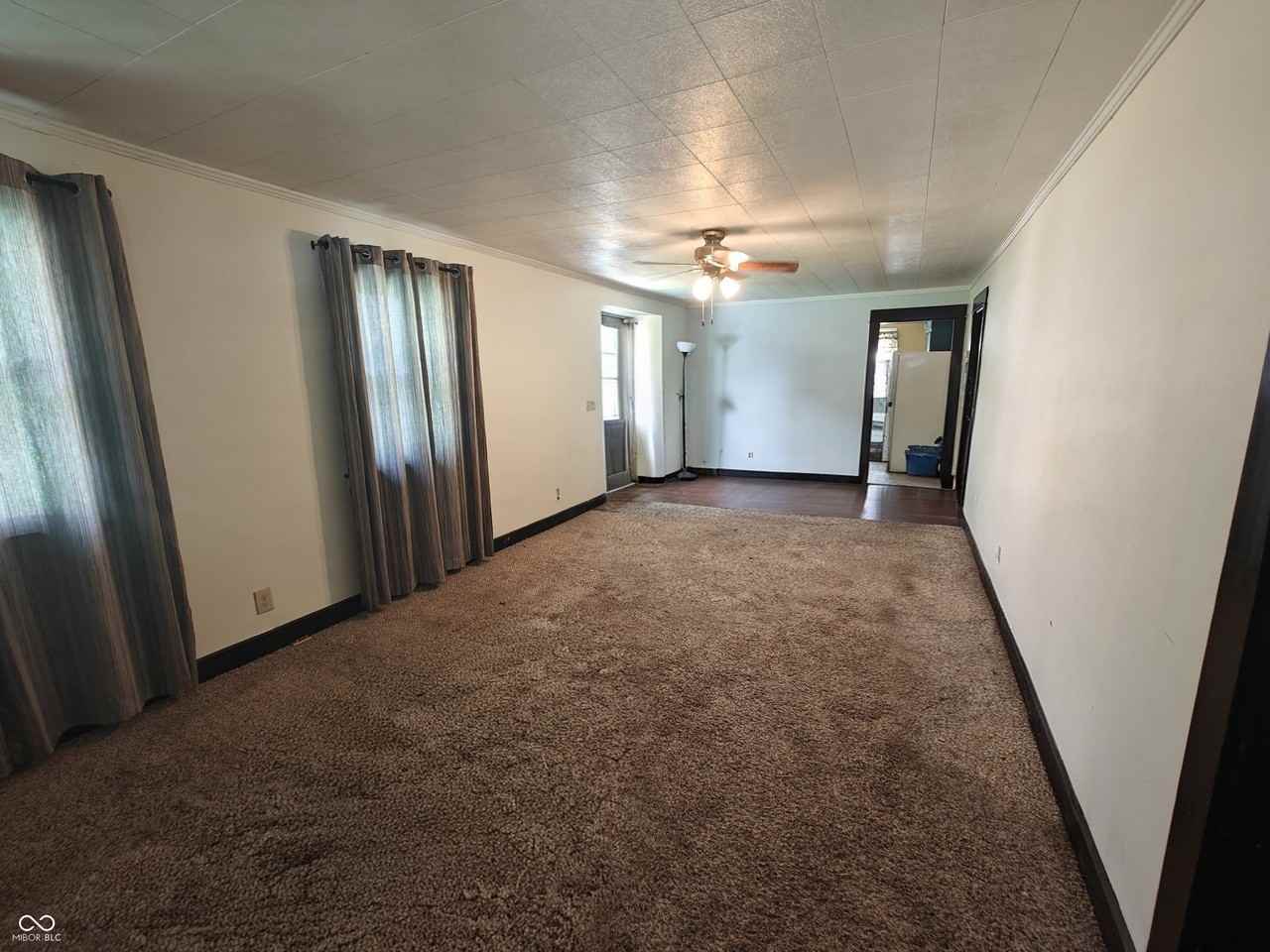 1110 Meridian St - Photo 4 of 12