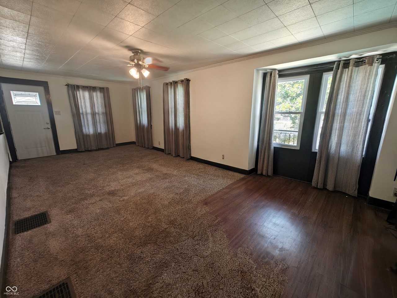 1110 Meridian St - Photo 5 of 12