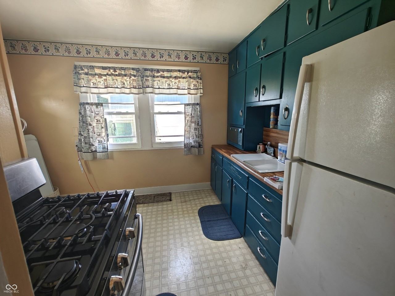 1110 Meridian St - Photo 6 of 12