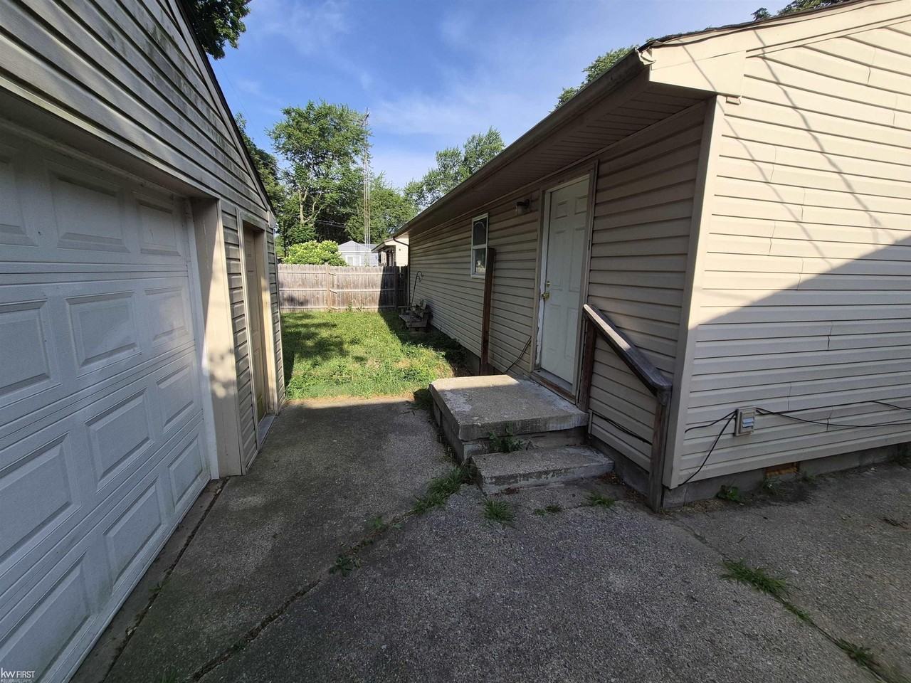 3118 Wyoming Ave - Photo 2 of 12