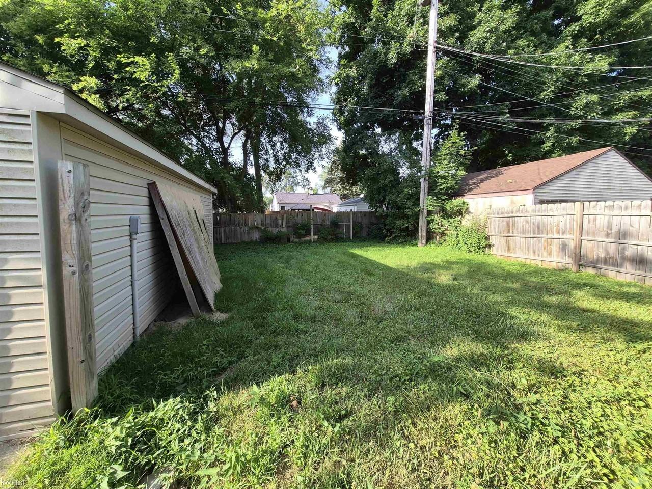 3118 Wyoming Ave - Photo 3 of 12