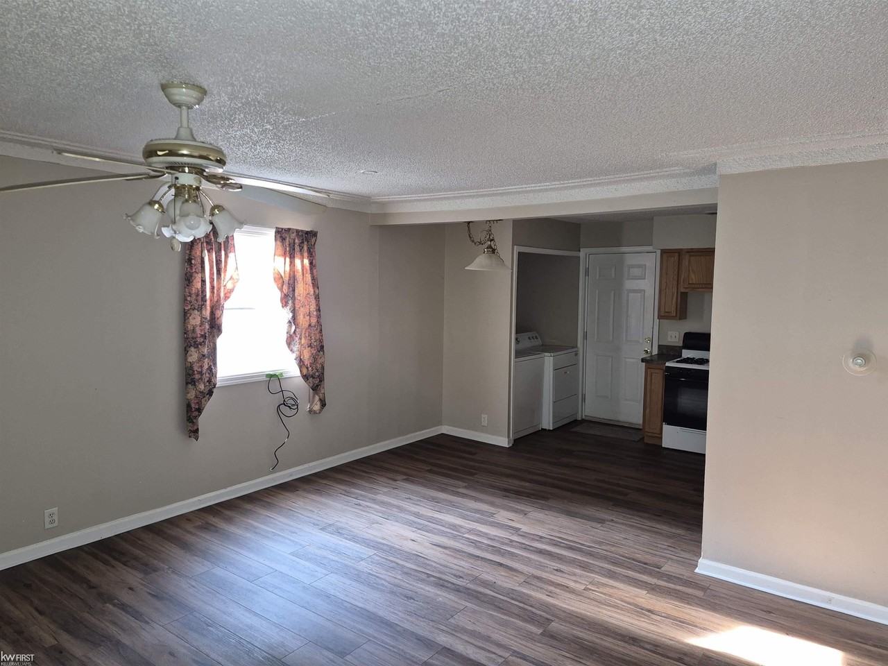 3118 Wyoming Ave - Photo 4 of 12