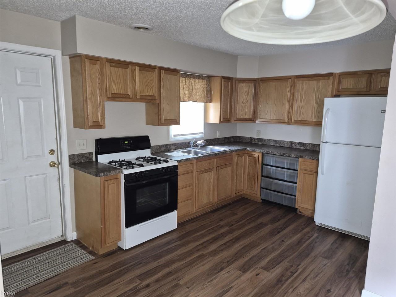 3118 Wyoming Ave - Photo 5 of 12