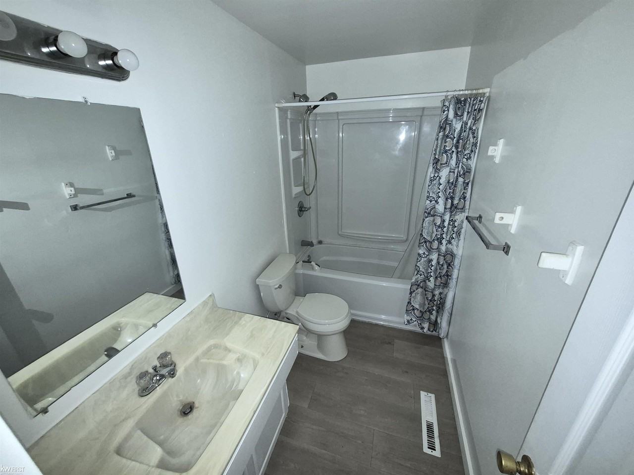 3118 Wyoming Ave - Photo 6 of 12