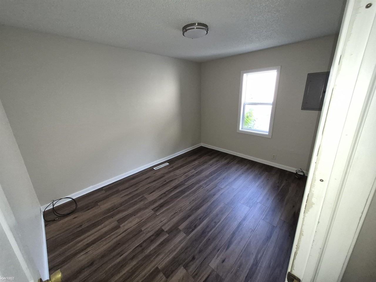 3118 Wyoming Ave - Photo 7 of 12