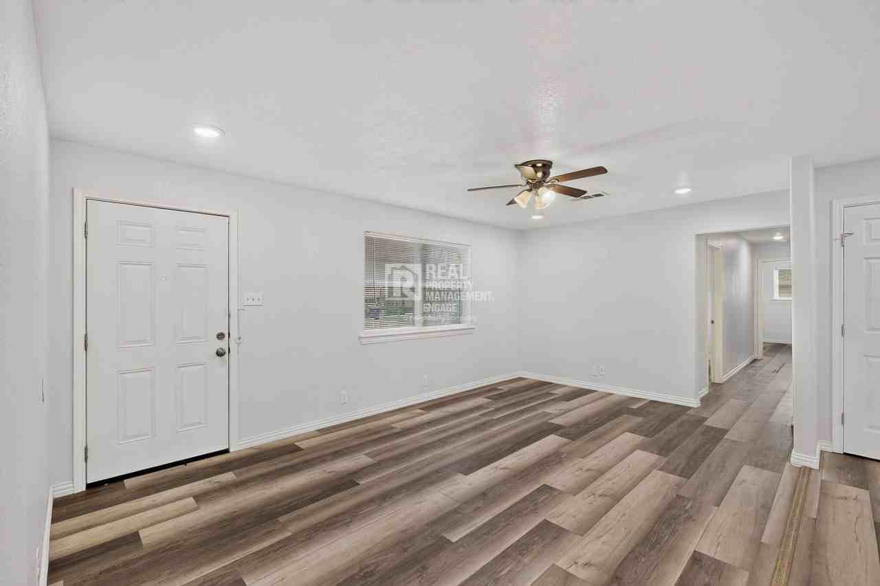 4401 Steven St - Photo 6 of 46