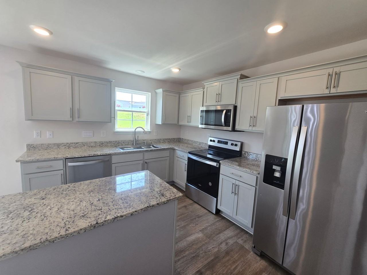 310 Beresford Way - Photo 2 of 29