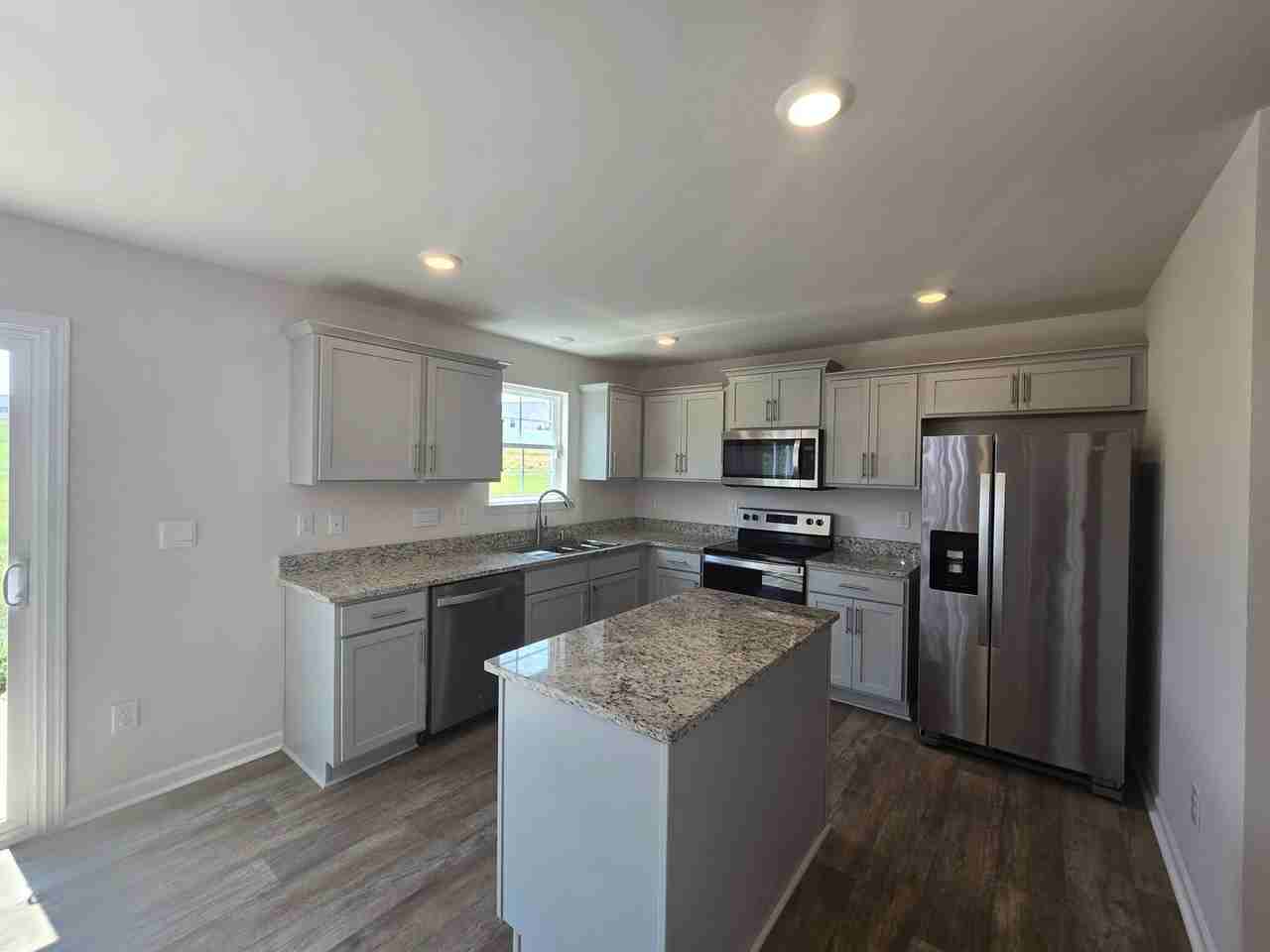 310 Beresford Way - Photo 3 of 29