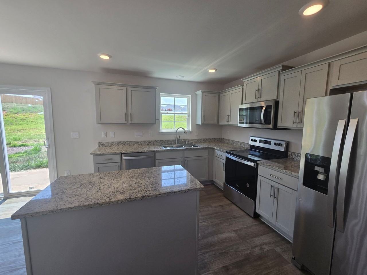 310 Beresford Way - Photo 4 of 29