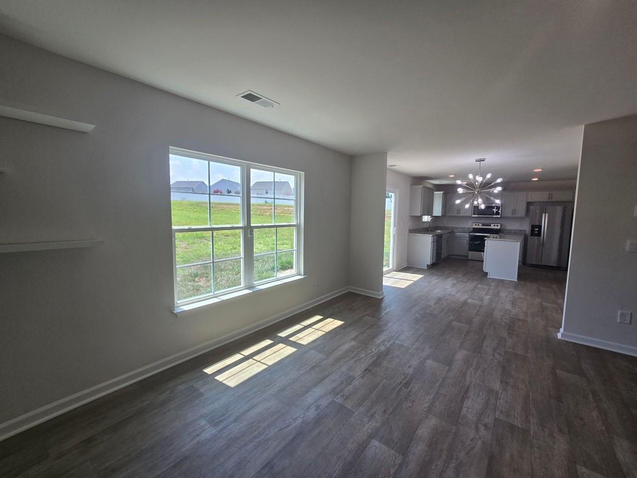 310 Beresford Way - Photo 5 of 29