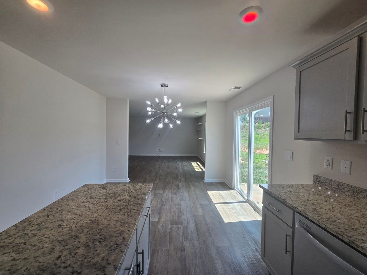 310 Beresford Way - Photo 7 of 29