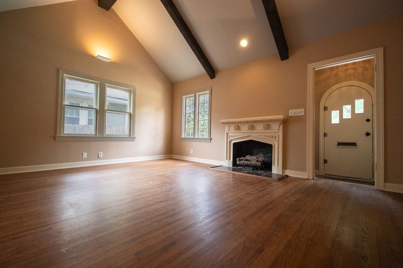2124 E 19th St - Photo 3 of 30