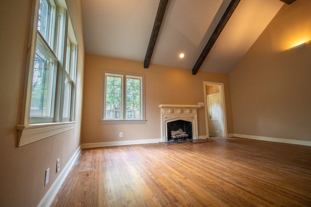 2124 E 19th St - Photo 5 of 30