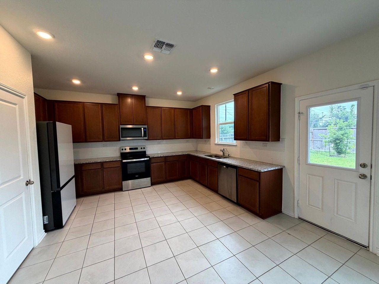 4554 Otra Otra Dr - Photo 7 of 22