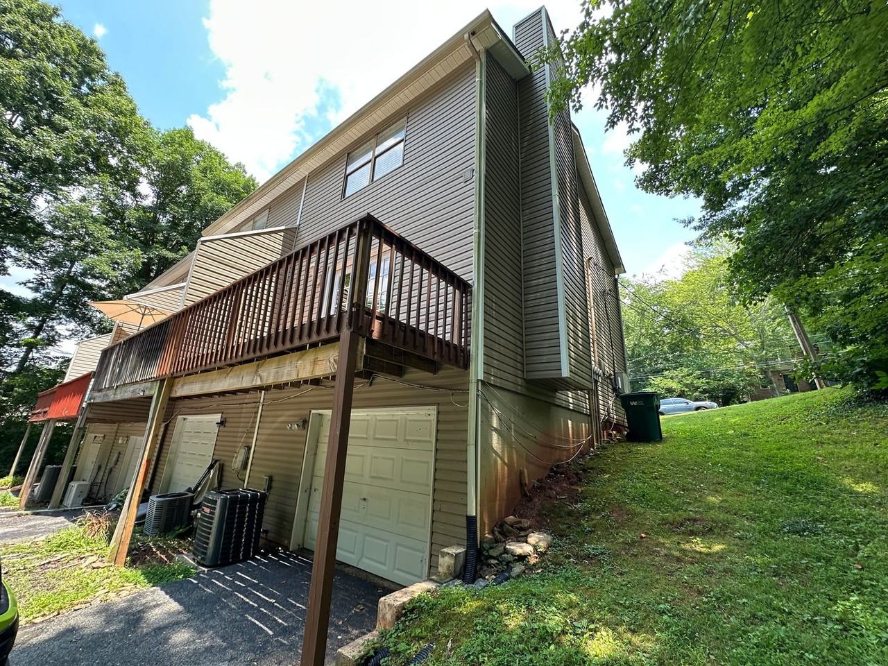 625 Shadywood Ln - Photo 4 of 30
