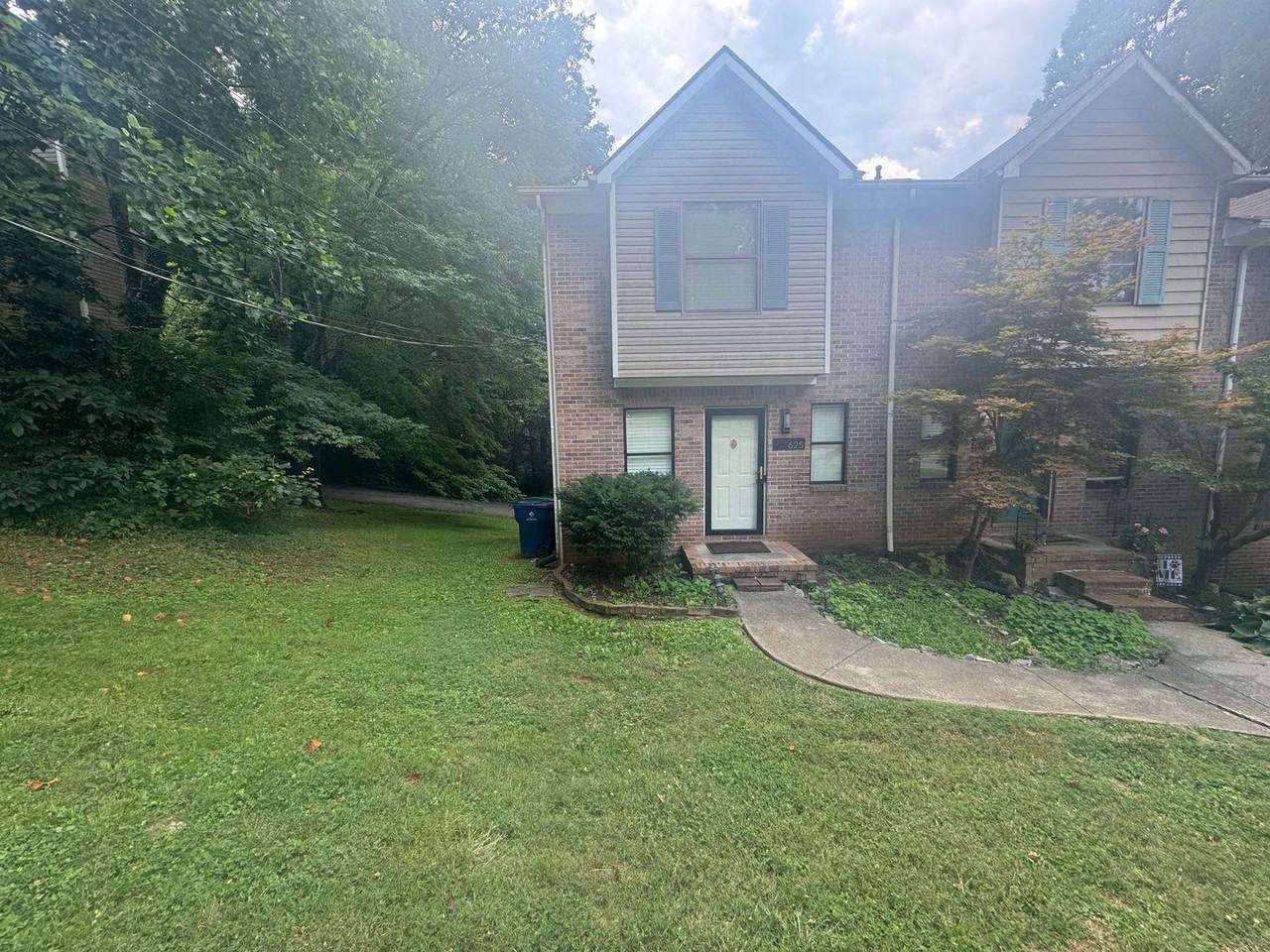 625 Shadywood Ln - Photo 5 of 30