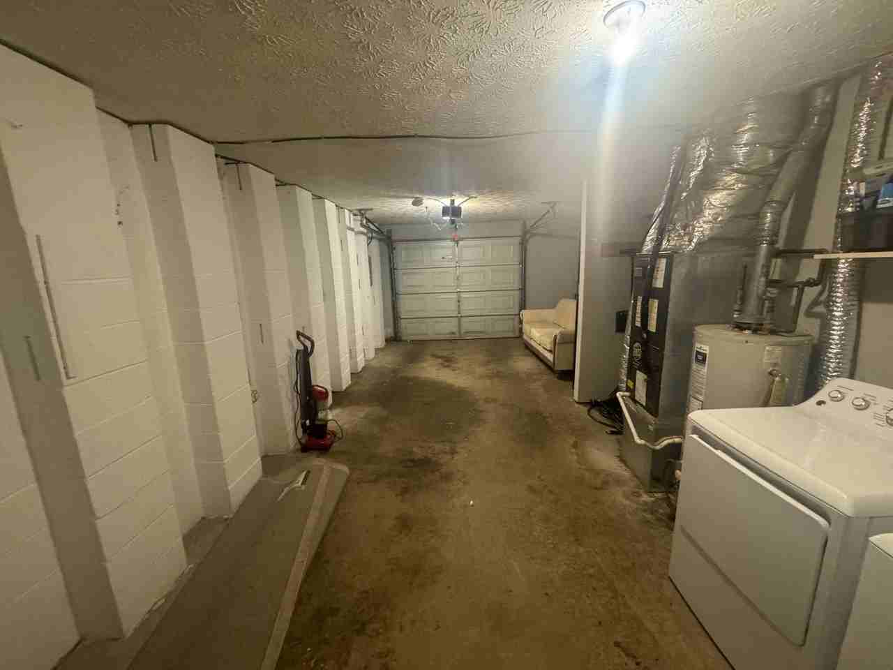 625 Shadywood Ln - Photo 7 of 30