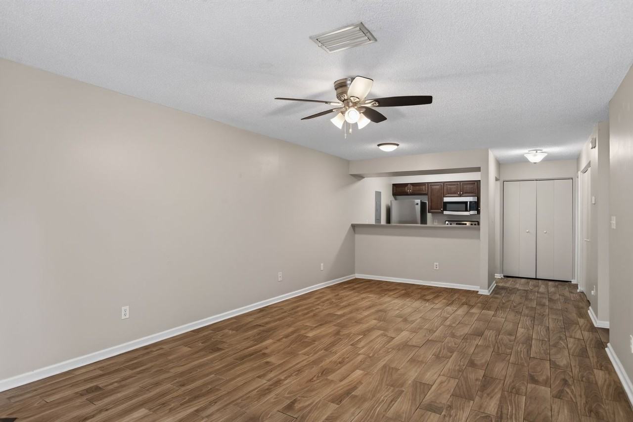 10 Tamarisk Quay Apt B - Photo 2 of 11