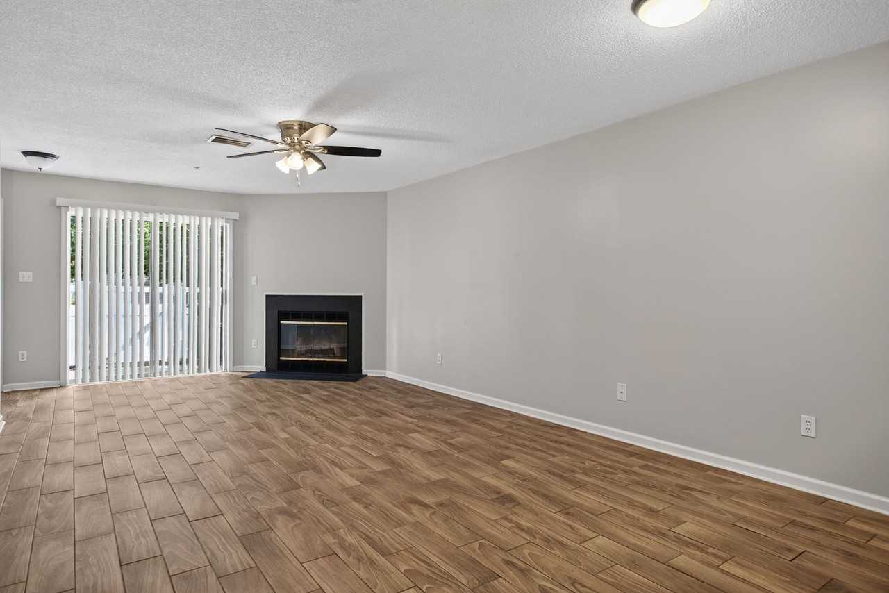 10 Tamarisk Quay Apt B - Photo 3 of 11