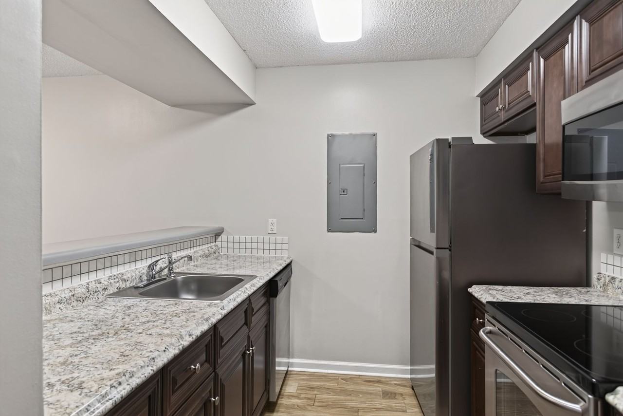 10 Tamarisk Quay Apt B - Photo 5 of 11
