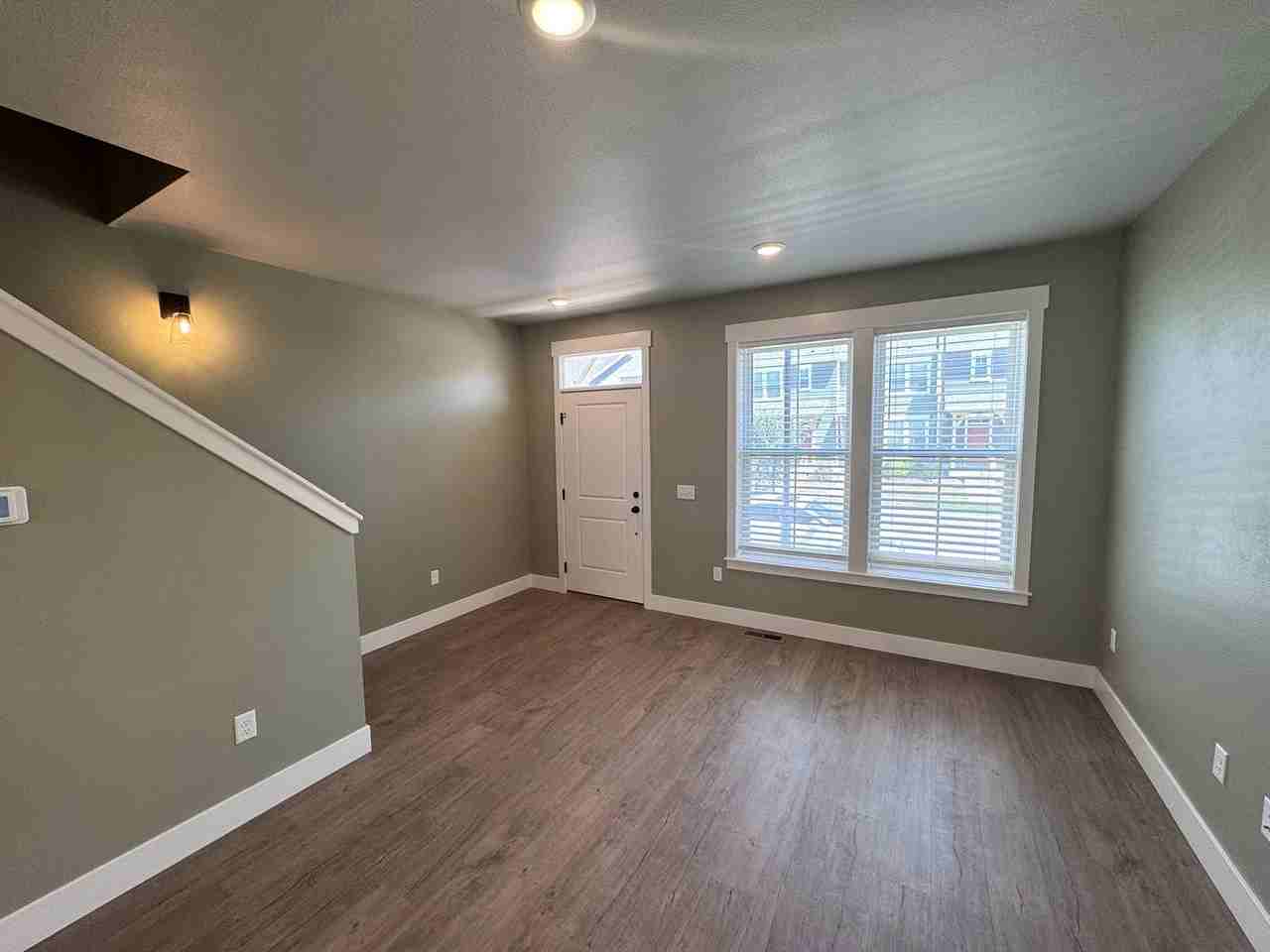 1678 St George Blvd - Photo 2 of 22