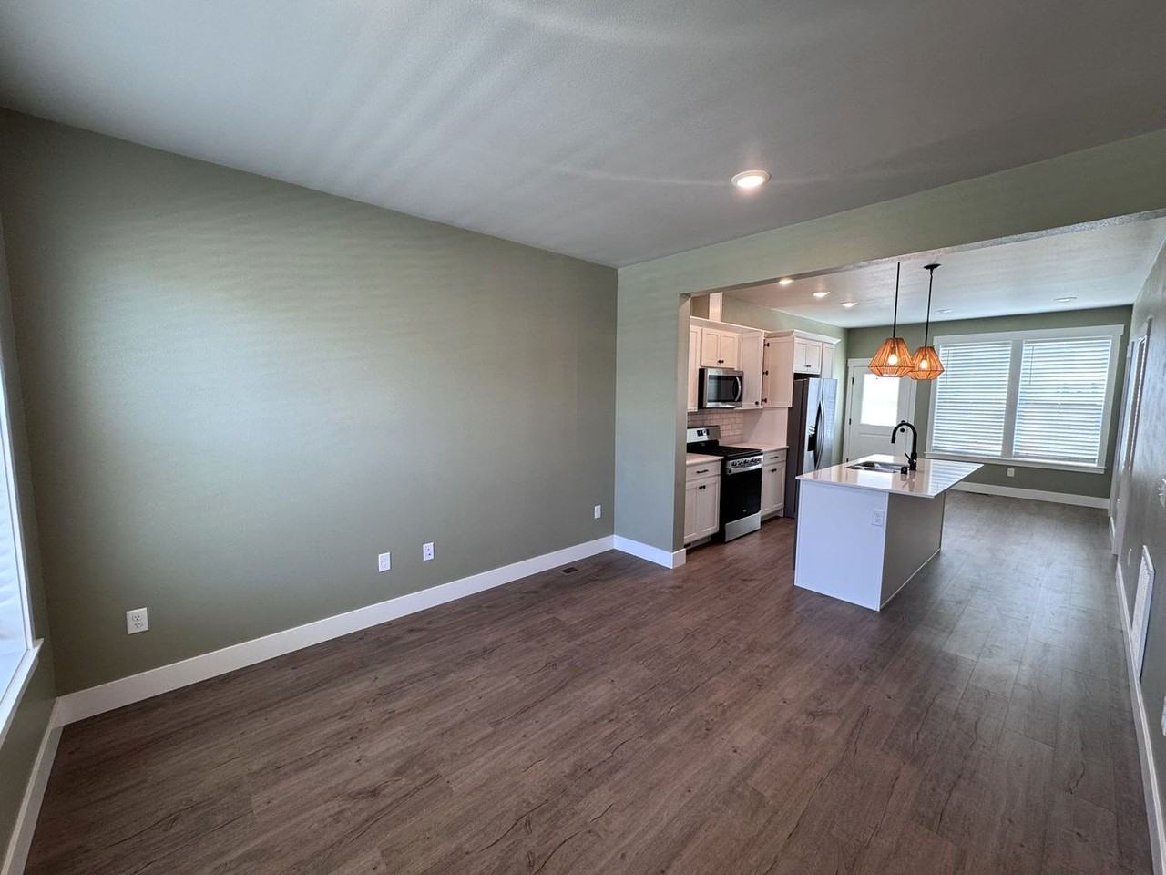 1678 St George Blvd - Photo 3 of 22