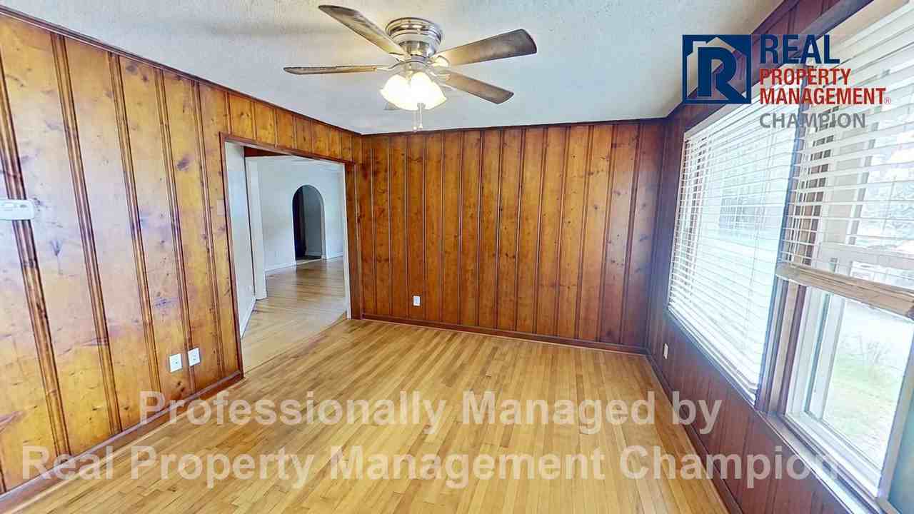 27 East Dr - Photo 2 of 26