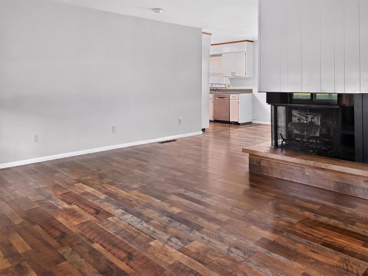 1346 Janie St - Photo 2 of 20